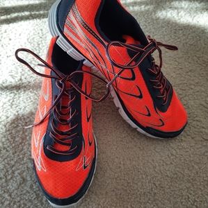 Everlast tennis shoes - size 11